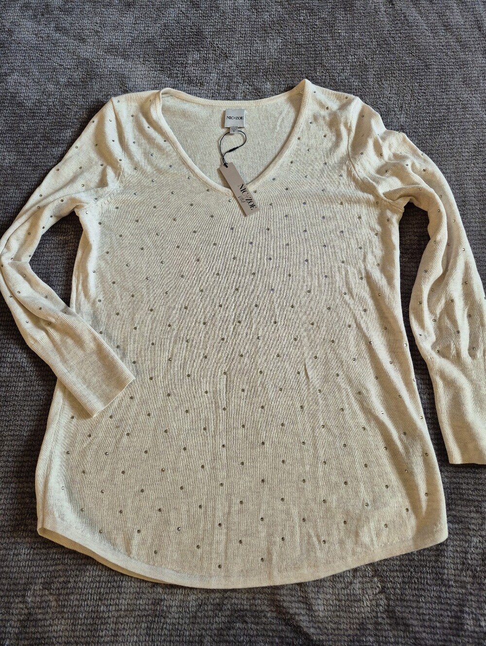NIC+ZOE Ivory Rhinestone Stud V-Neck Lightweight Knit Pullover Sweater, Womens S